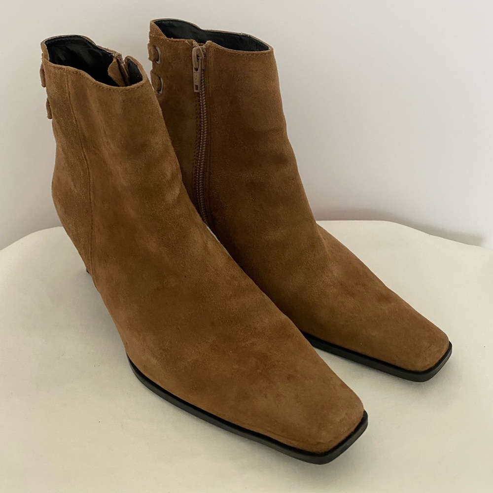 Karen Scott Suede Womens Tan Ankle Heeled Zipper Boots Shoe Brown Dressy Casual